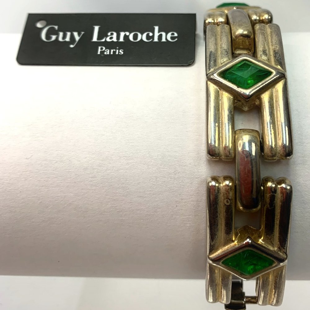 Guy Laroche Paris - Bracelet with green cabochons✨